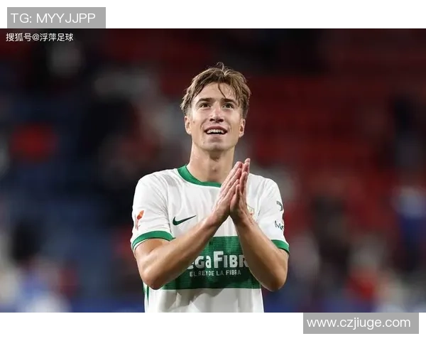 哪位足球巨星选择使用普通手机而非高端智能设备揭秘背后的原因与故事