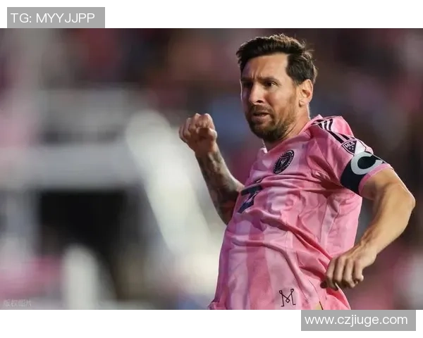 足球明星穿紧身裤展现完美身材引发球迷热议与时尚潮流交融的精彩瞬间